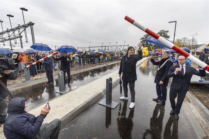 Opening Vierpaardjes Venlo door gedeputeerde Jasper Kuntzelaers en burgemeester Antoin Scholten