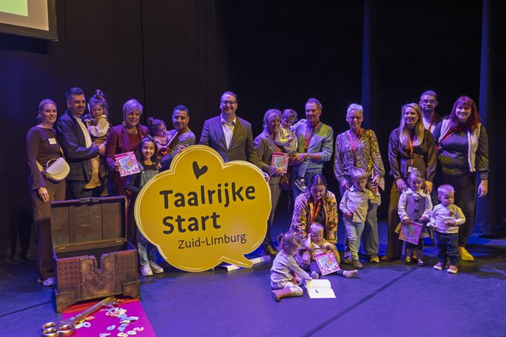 Aftrap van Taalrijke Start Zuid-Limburg op het podium in Kerkrade