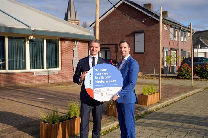 Gedeputeerde Theuns en wethouder Franssen