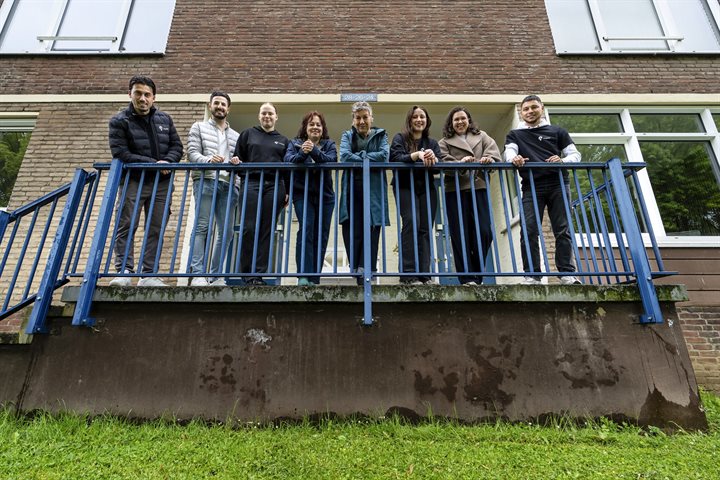 Groepsfoto met medewerkers van de gemeente Maastricht, Trajekt en Servatius voor de Jongereninloop