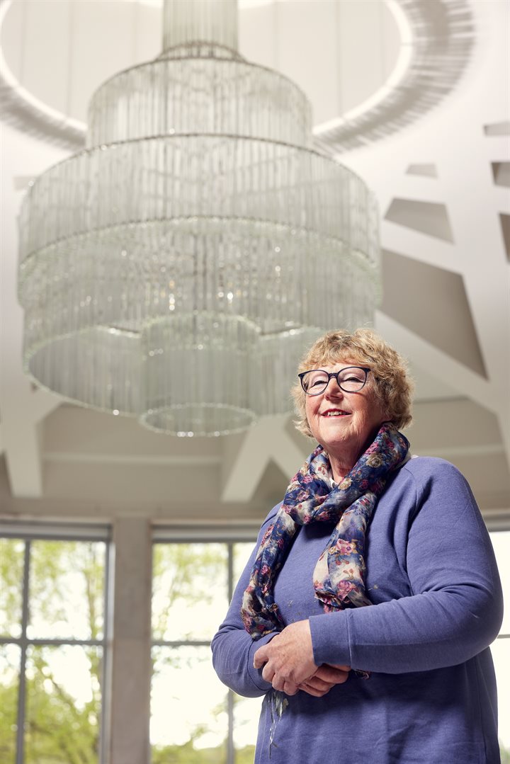 Ellyan van Duurling in de Feestzaal van het Gouvernement aan de Maas in Maastricht