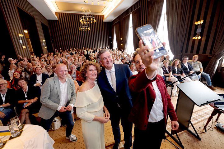 Selfie met het publiek bij de middagbijeenkomst achter de schermen