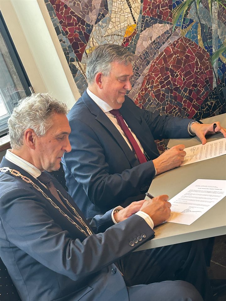 Burgemeester Teunissen en gouverneur Roemer