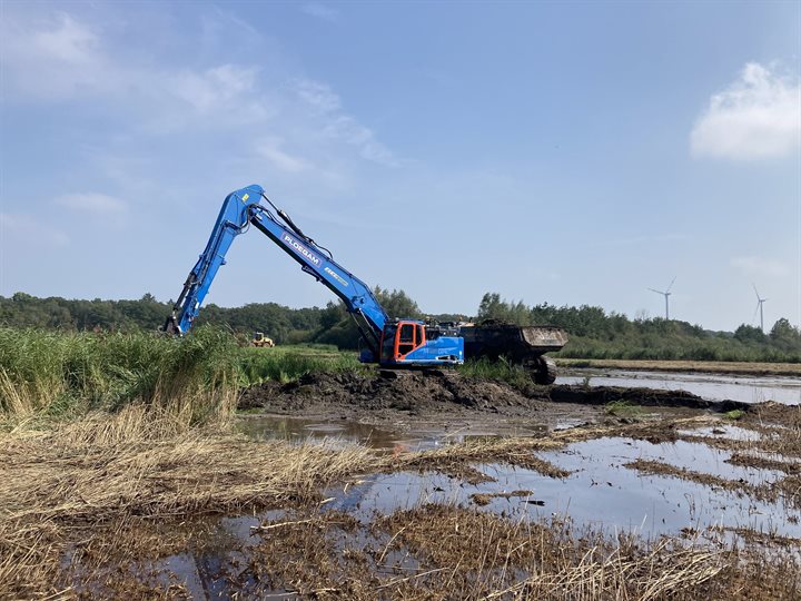Een elektrische graver aan het werk