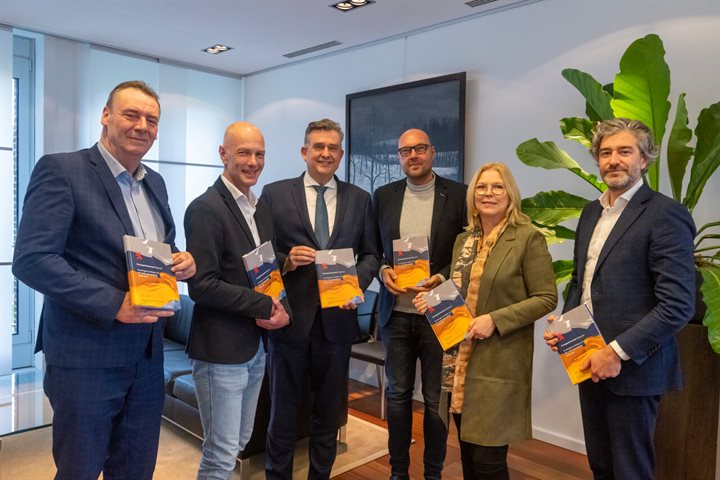 JT Presentatie boek extraparlementair besturen in Limburg 4515