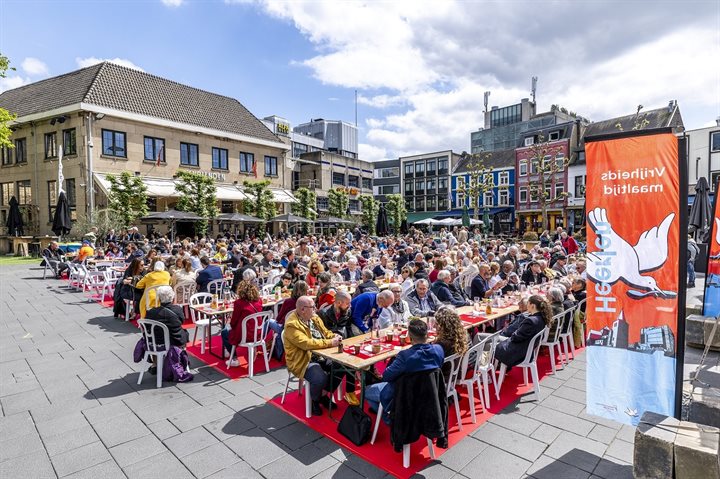 De Vrijheidsmaaltijd in Heerlen op het Pancratiusplein